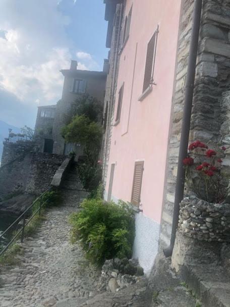 Casa Rosa Lägenhet Dervio Exteriör bild