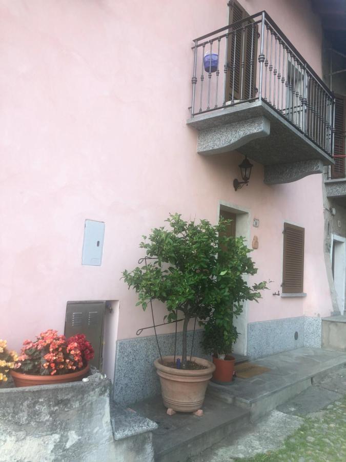Casa Rosa Lägenhet Dervio Exteriör bild